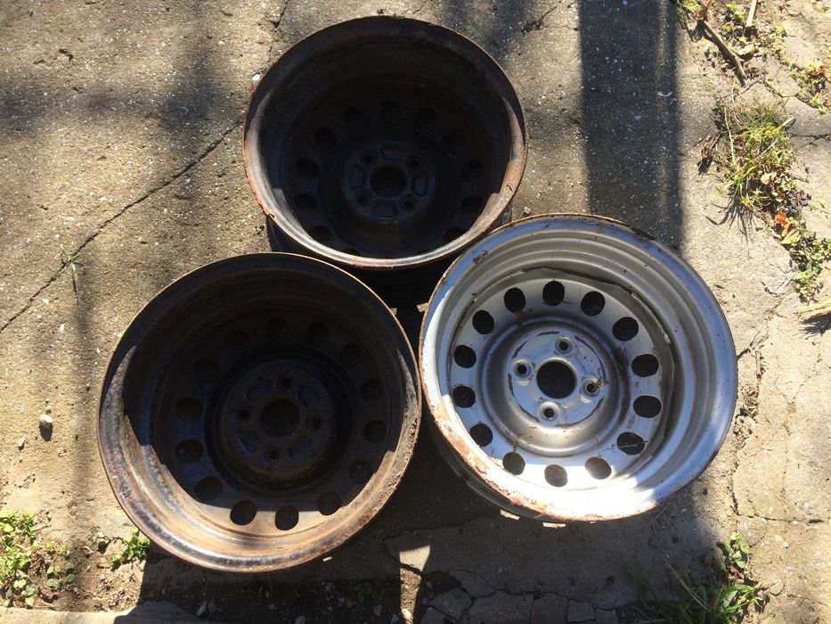 3 броя стоманени джанти 14 цола рено "Клио" и пежо.