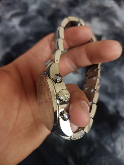 Срочна продам аригинал тиссот новий шветцари не ношений