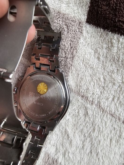 Часовник Curren от неръждаема стомана корпус и ланец