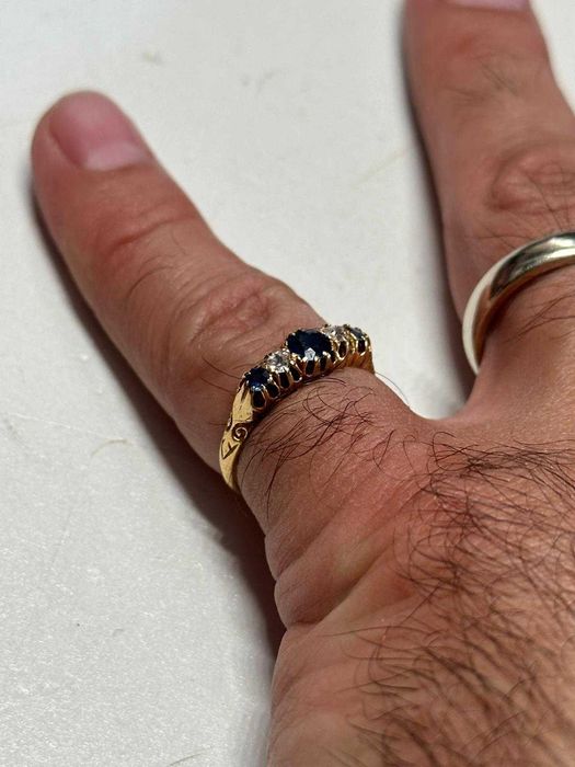 INEL AUR 18K + 3 SAFIRE = 0.30CT + 2 DIAMANTE = 0.10CT - Anglia - 3.4g. - Vintage !