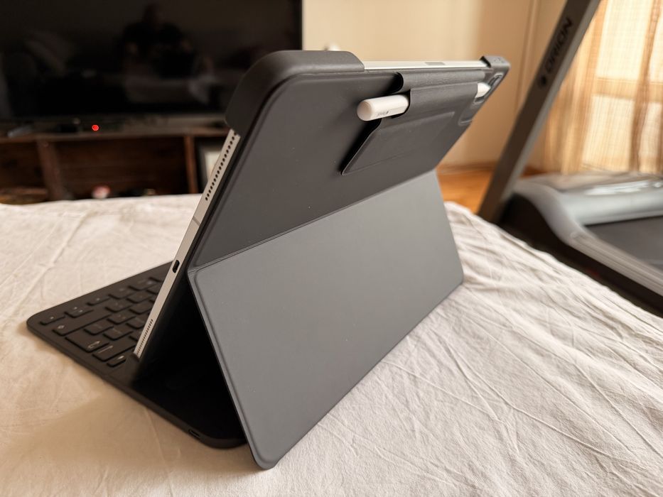 Logitech Slim Folio Pro Ipad keyboard