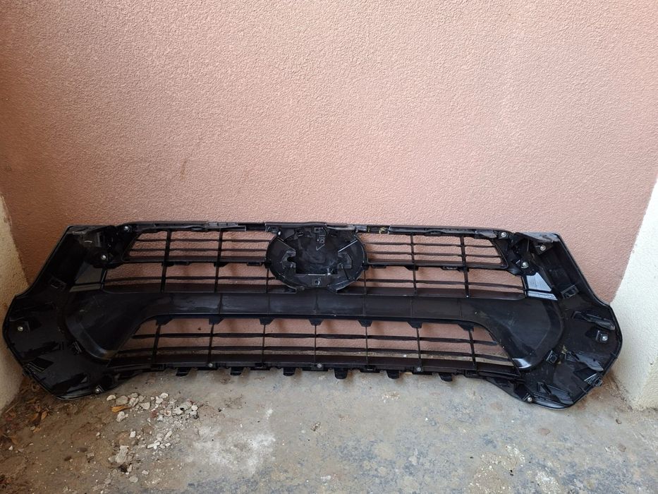Решетка радиатор Toyota Hilux 2020 - 2024