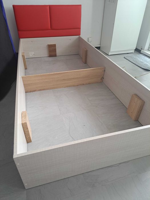 Две единични легла