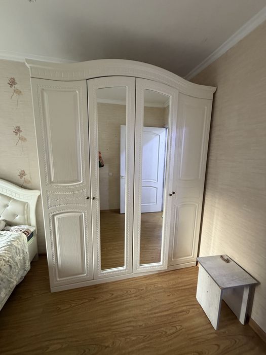 Шкаф в классическом стиле