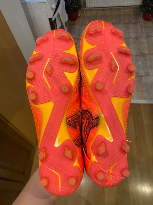 vând ghete de fotbal puma