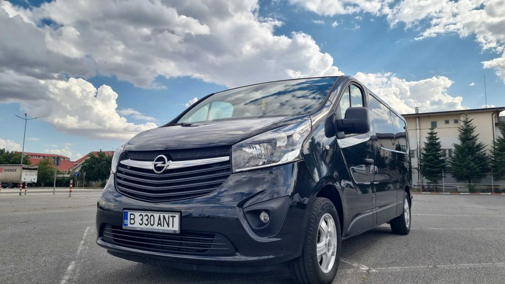 Inchiriez microbuz 8+1 Opel Vivaro