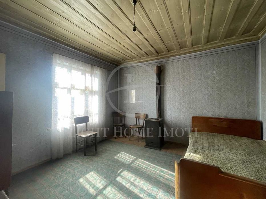 Реф. 2011 Къща с двор 2000 кв.м. / село Бяла Река