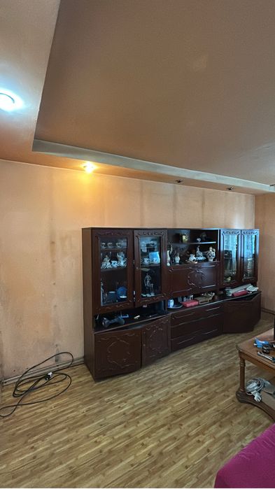 Apartament 2 camere,terasa,baie,bucatarie,debara,hol.