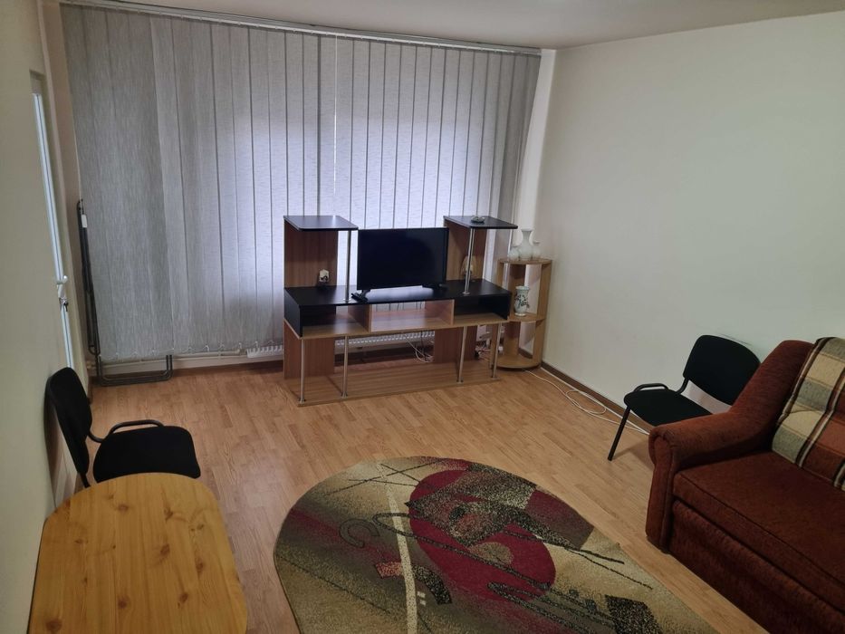 Închiriez apartament