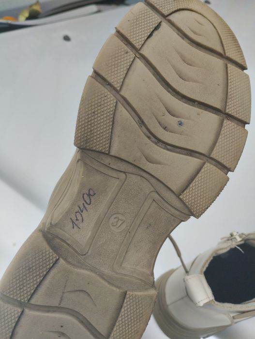 Продам детскую обувь