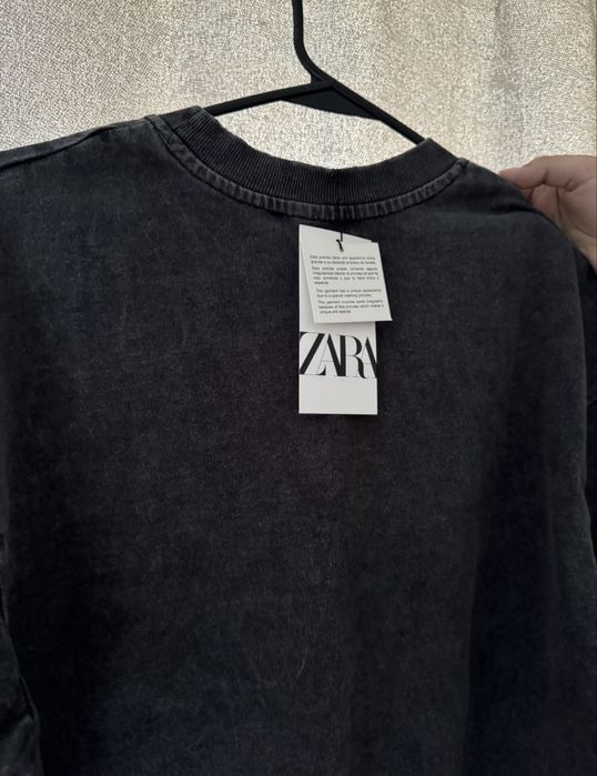 Футболка Zara с этикеткой