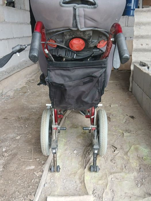 Продам инвалидную детскую коляску