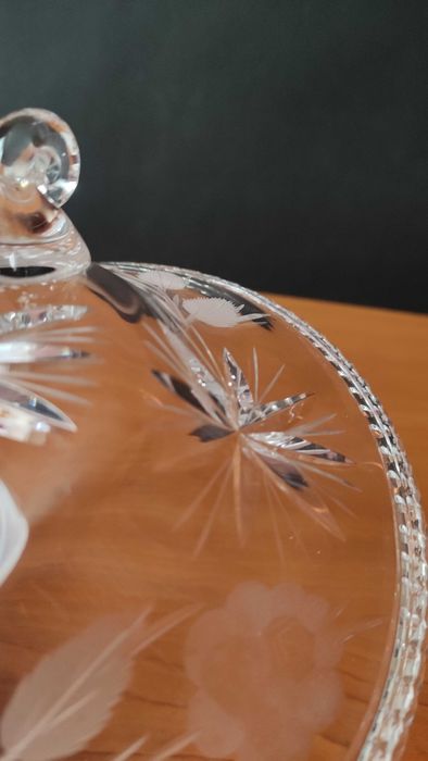 Кристална купичка на крачета