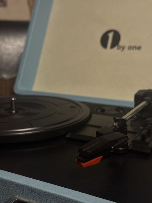 1 by one, pickup albastru