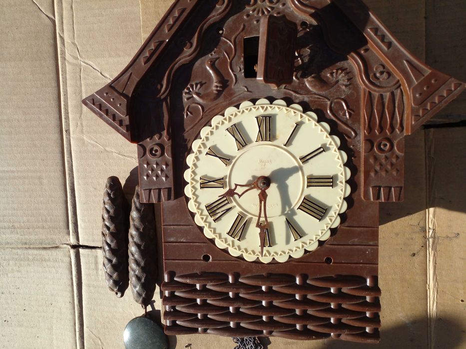 Продам часы с кукушкой