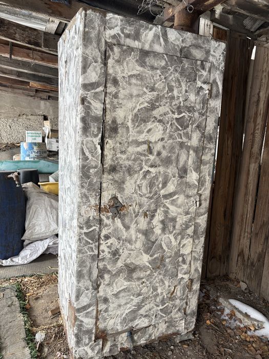 Продам сейф железный