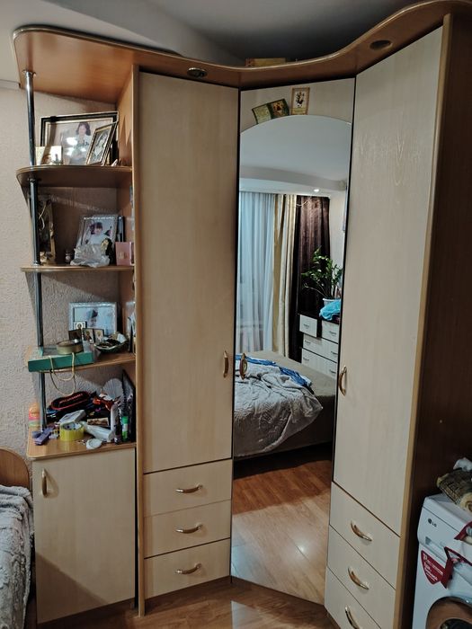 Продам  угловой шкаф