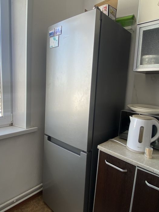 Холодильник от indesit.