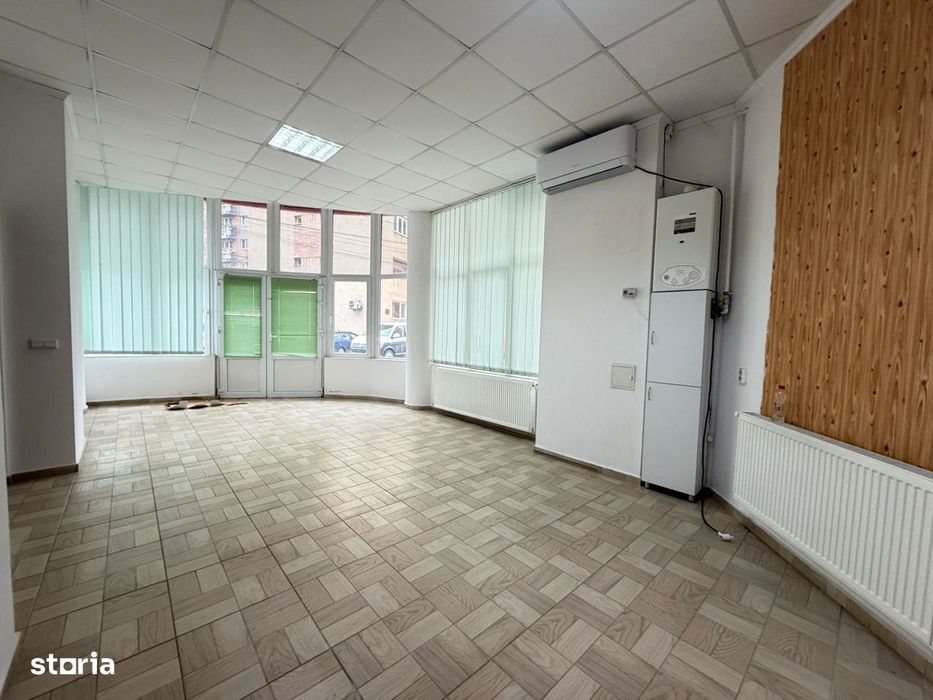 Spațiu ultracentral de închiriat - 33 mp, vitrina stradala