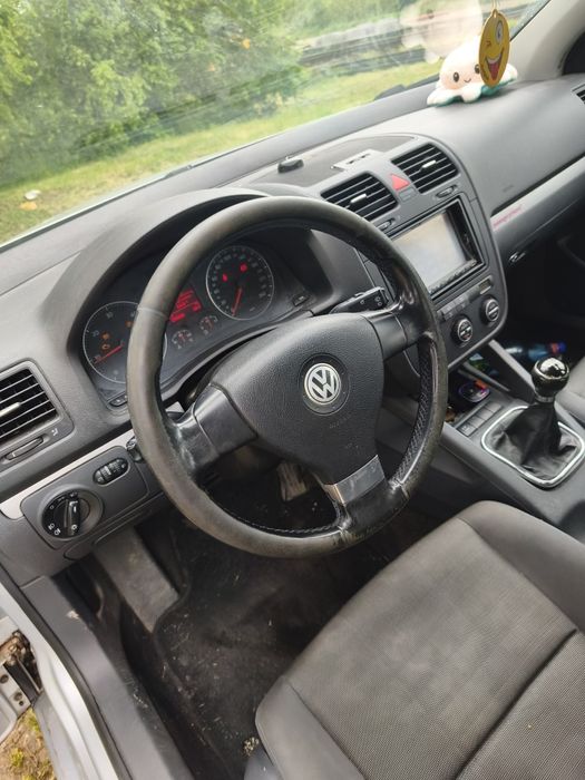 Vând Golf 5 1.9TDI