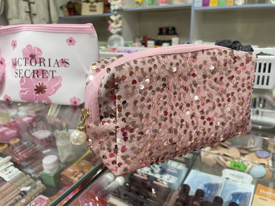 Красивые вместительные косметички