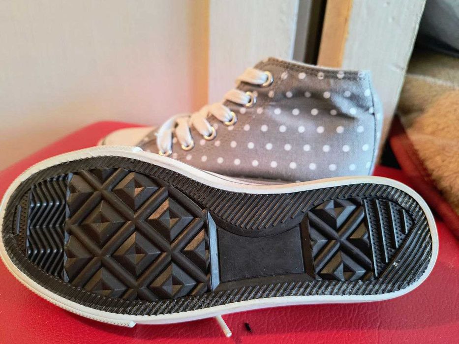 Детски кецове нови 32 номер