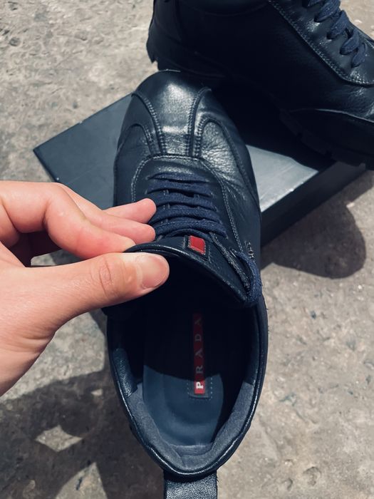 Продам кроссовки от бренда Prada