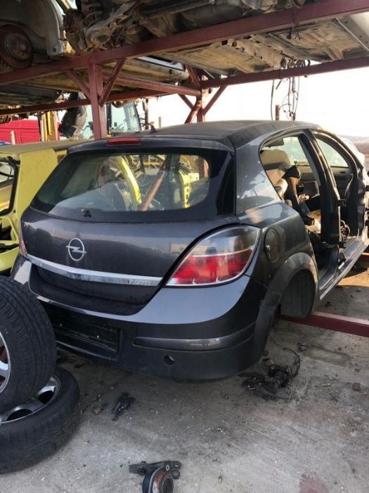 Dezmembrez Opel Astra H 1.7 CDTI, an 2011