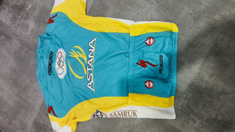 Продам велоформу Astana , original