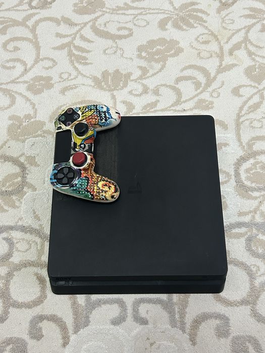 Продаю Sony Playstation 4 slim