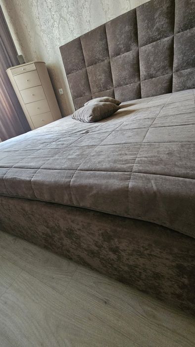 Кровать двухспальная.