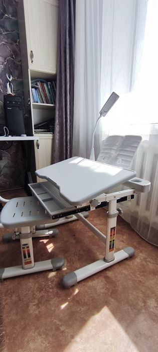 Школьная парта для начальных классов