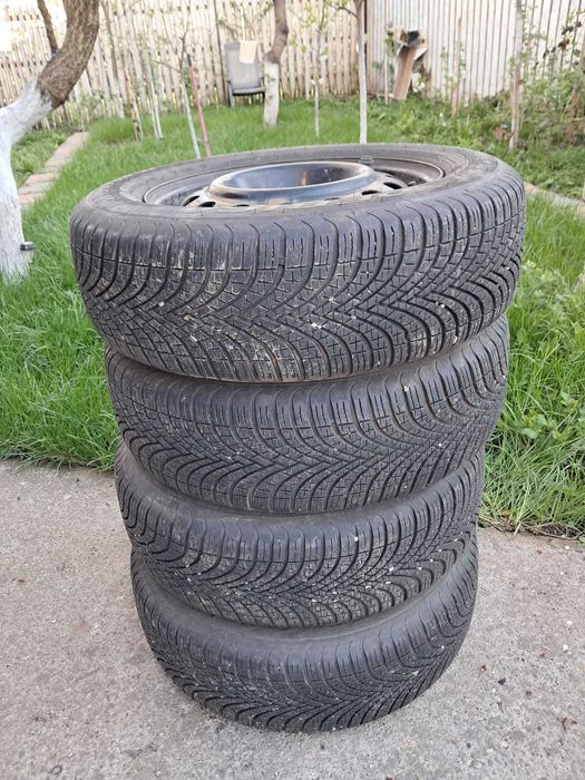 Vand jante cu anvelope iarna Debica  195 65 R15 91 H pentru Kia Ceed hatchback