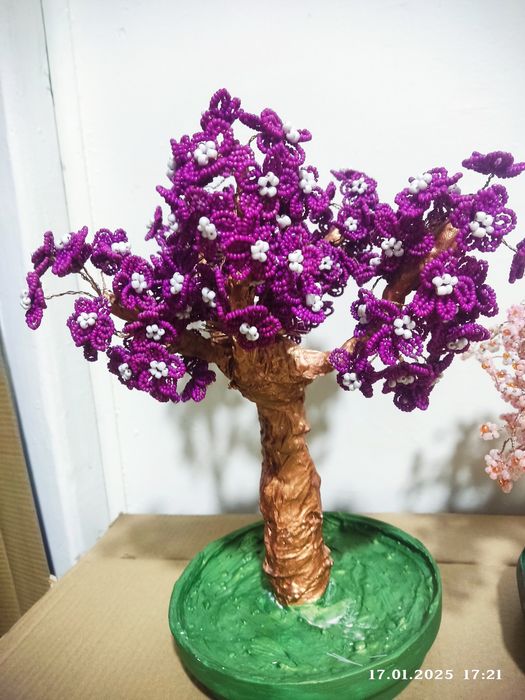 Продам дерево из бисера. Высота 35 см.