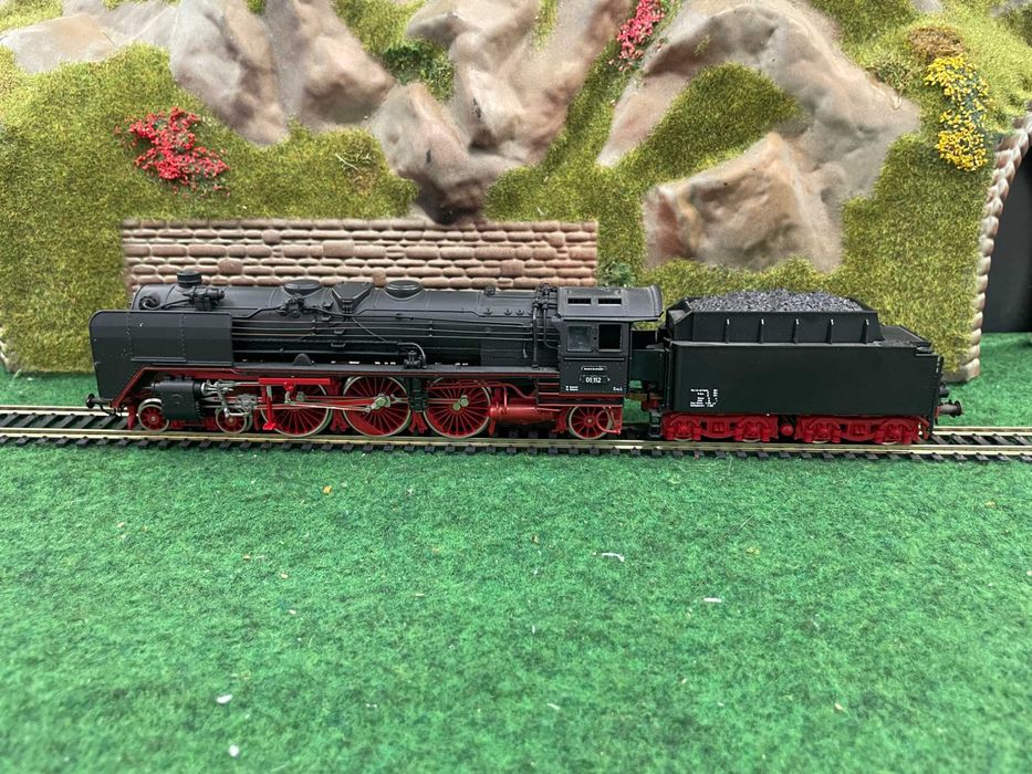 Локомотив парен Роко BR01 HO 1:87 влак ЖП модел кутия