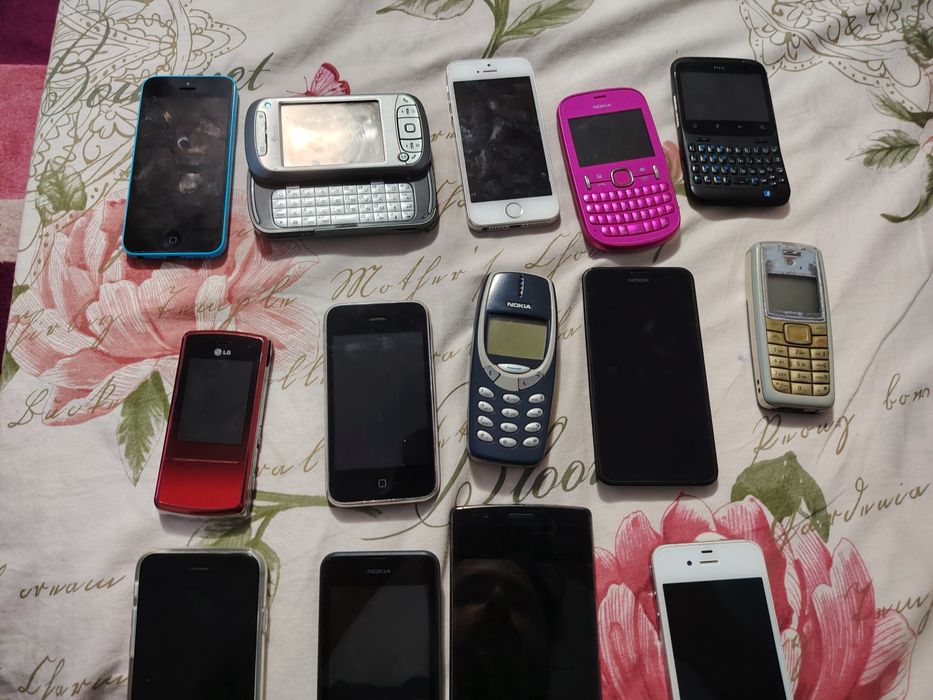 Vand telefoane în stare foarte buna