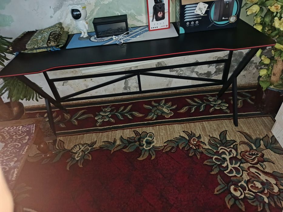 Ofis va kompyuter Stol