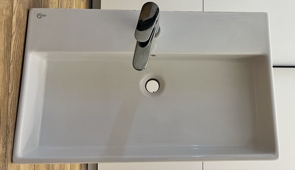 Ideal Standard Strada 70cm мивка + смесител IS Tyria