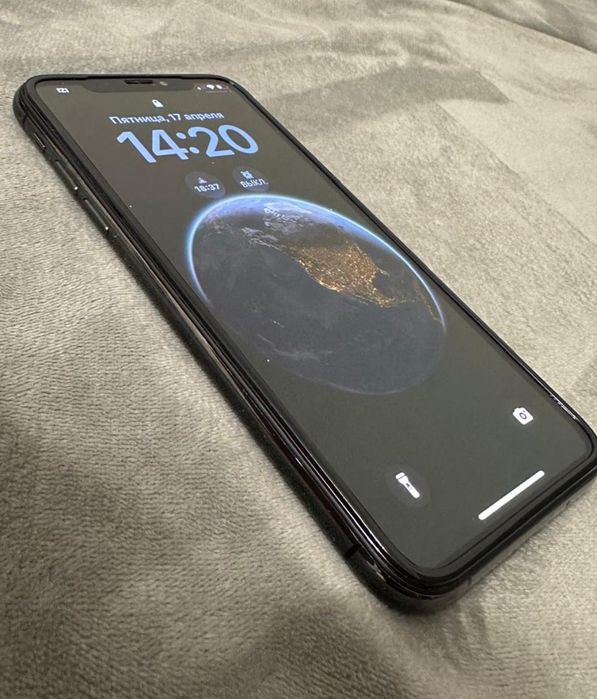 Продам Iphone XS