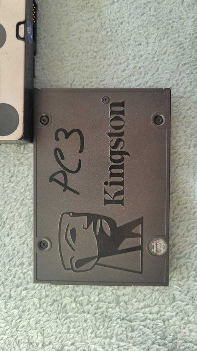 HDD-uri Seagate 2Tb și Western Digital 1Tb, SSD Kingston și memorie RAM