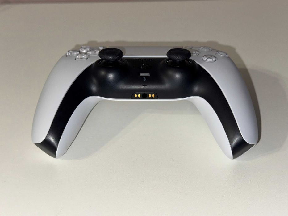 Обменяю оригинал Dualsense на Xbox Wireless Controller