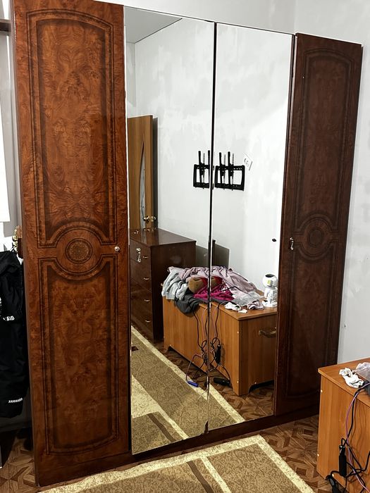 Продам спальный гарнитур