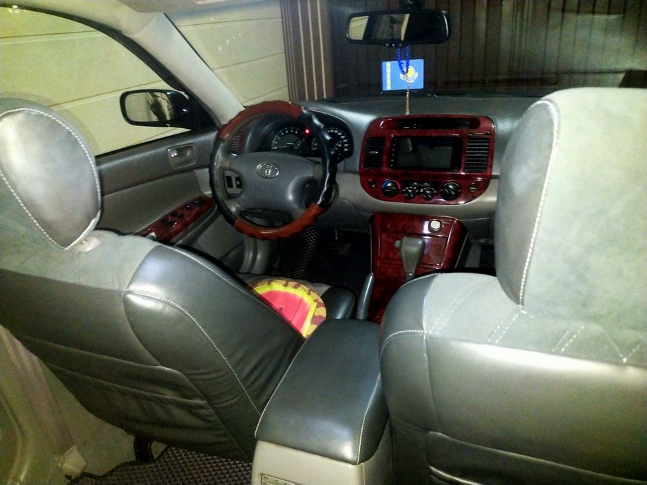 Продам срочно живую камри