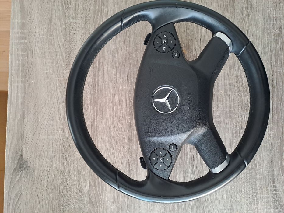 Волан за Мерцедес W212 с еърбег и пера.