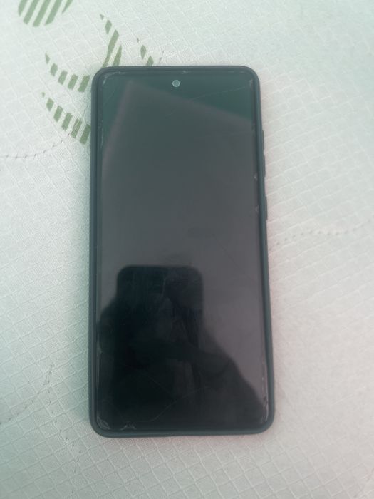 Vand, si eu acest tel Samnsung A52s 5G telefonul este impecabil e spartă doar folia nu e zgariat , l am folosit doar 4 luni