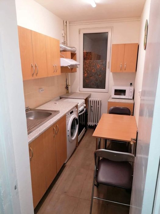 Garsoniera de închiriat în sector 4.