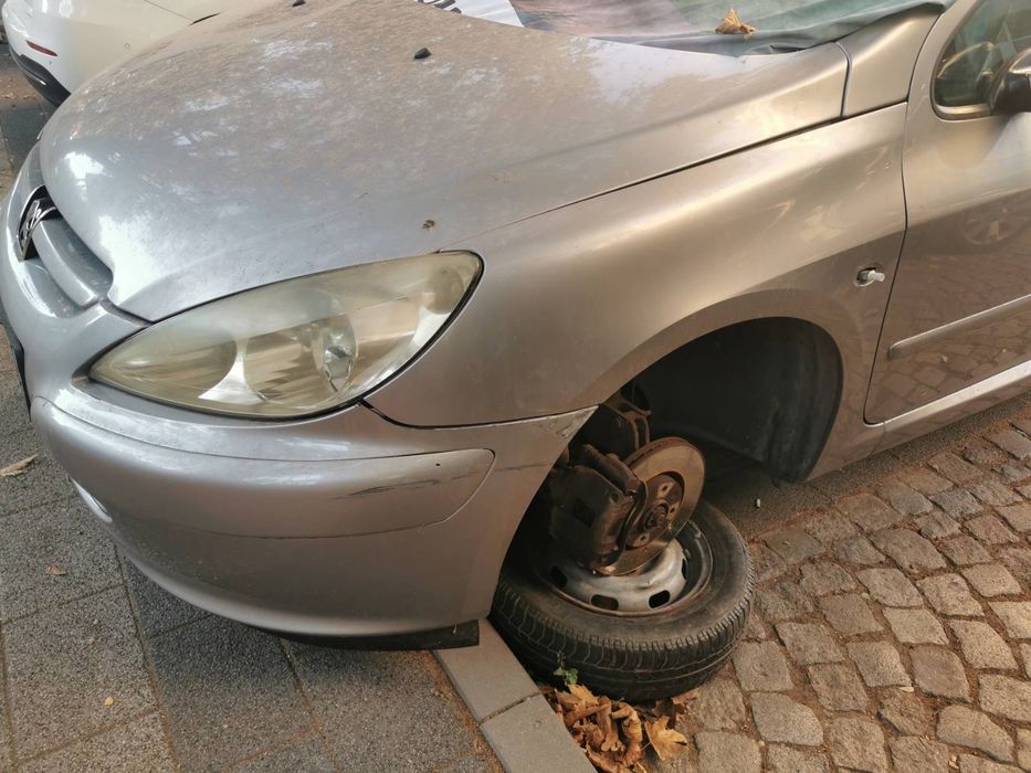 Peugeot 307 Комплект от  Предна броня, калници , подкалници и капак и предва греда