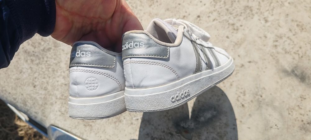 Adidasi originali adidas fete femei copii marimea 36