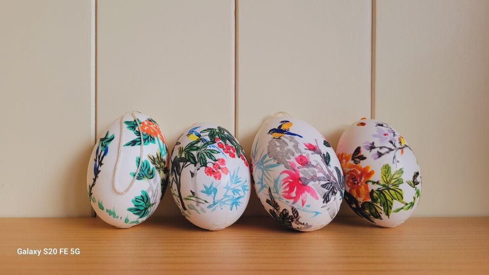 Декоративна винтидж  златиста дамска чанта и ръкавици