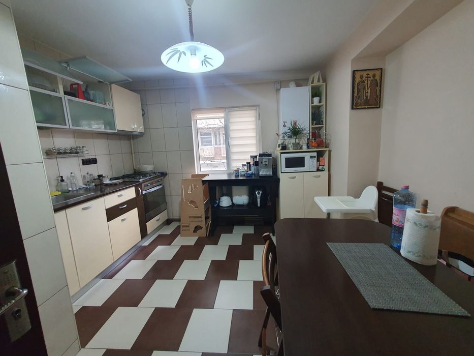 Inchiriere apartament 3 camere zona ultracentrala buzau etaj 1/4
